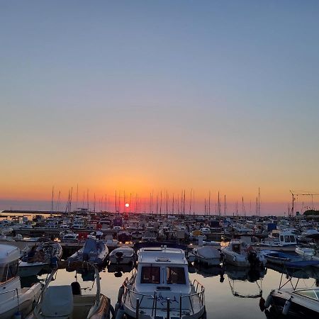 Apartmaji Tim Izola Esterno foto