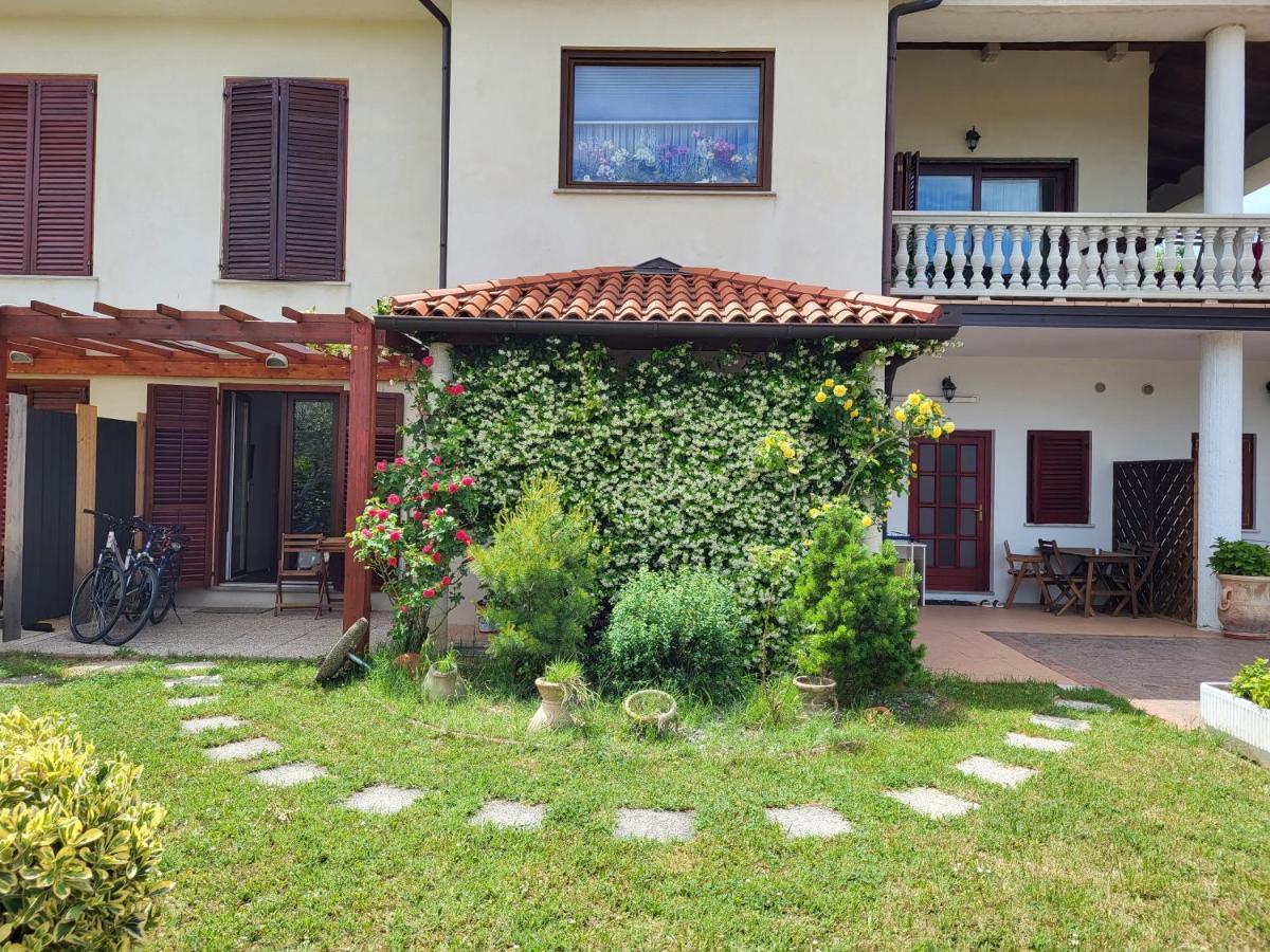 Apartmaji Tim Izola Esterno foto
