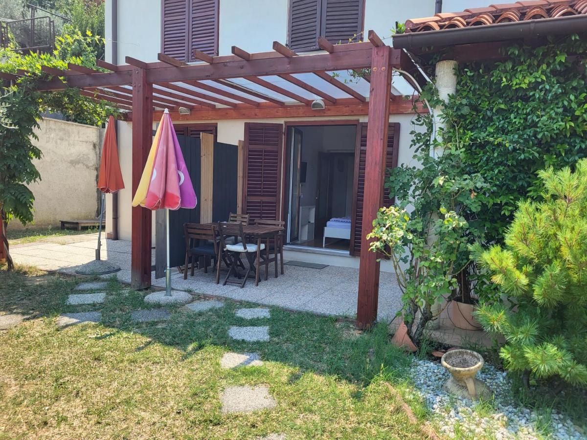 Apartmaji Tim Izola Esterno foto
