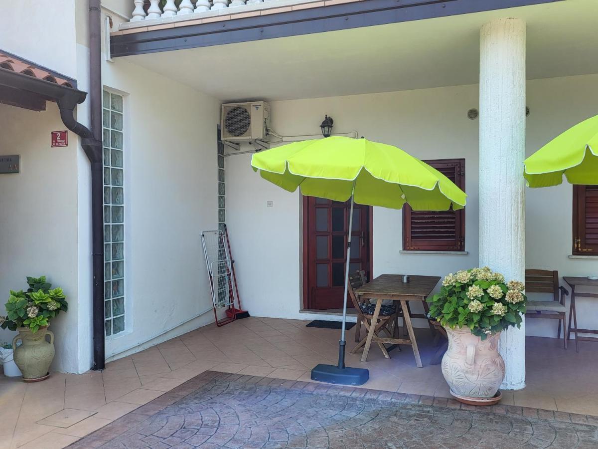Apartmaji Tim Izola Esterno foto