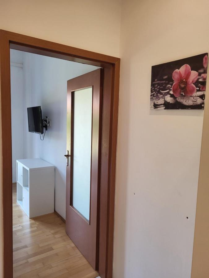 Apartmaji Tim Izola Esterno foto
