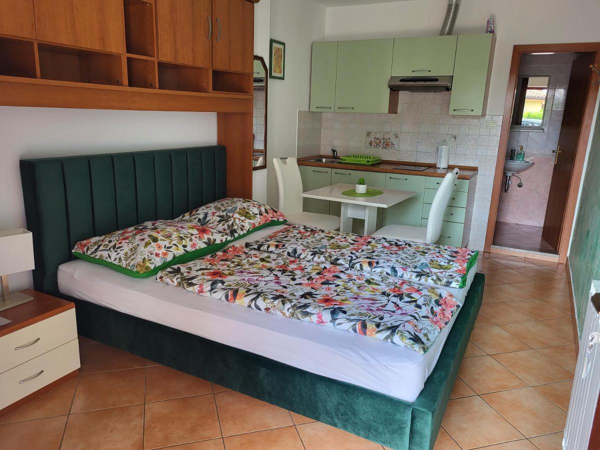 Apartmaji Tim Izola Esterno foto